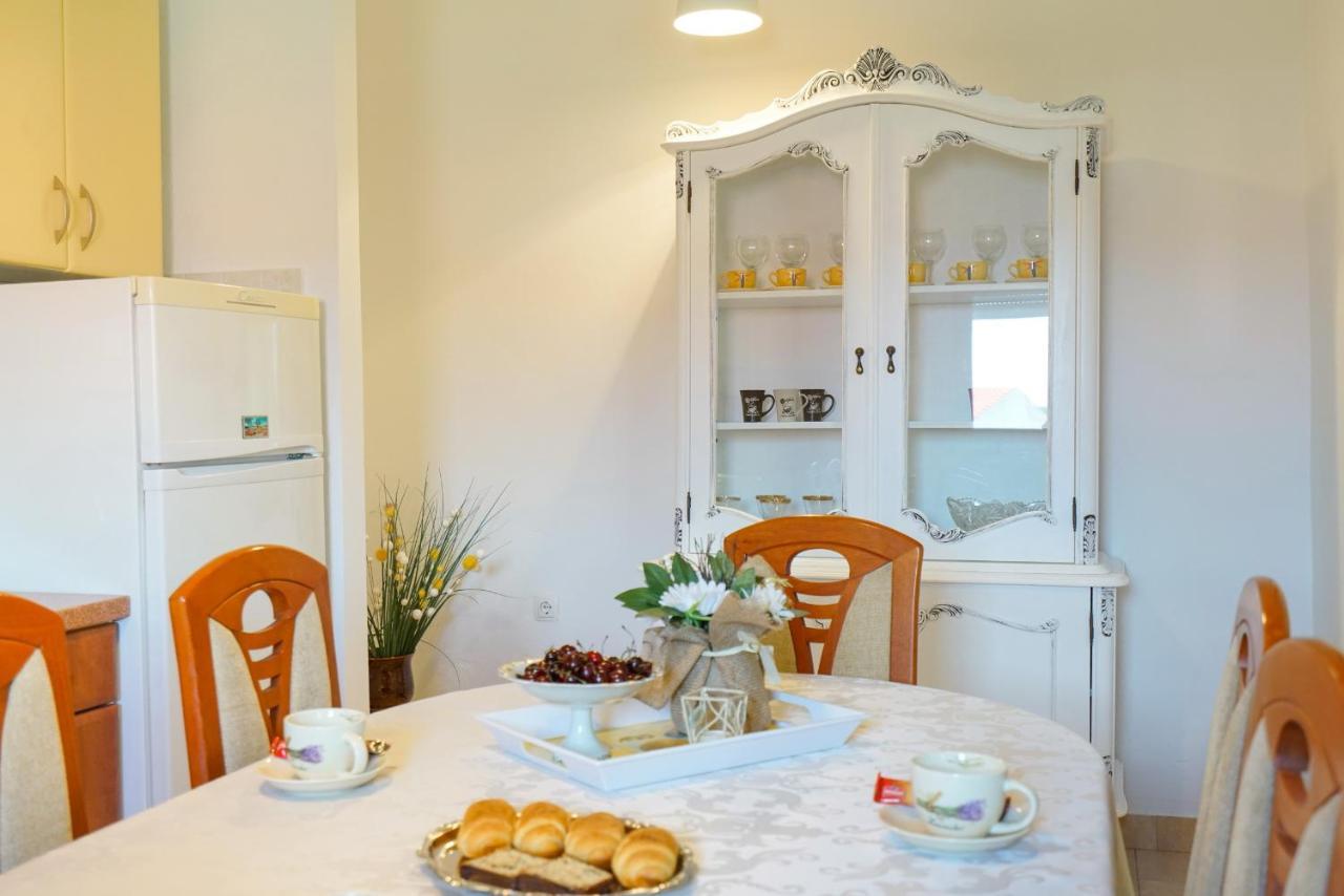 Apartment Jardin With Free Cowered Parking Zadar Exterior photo
