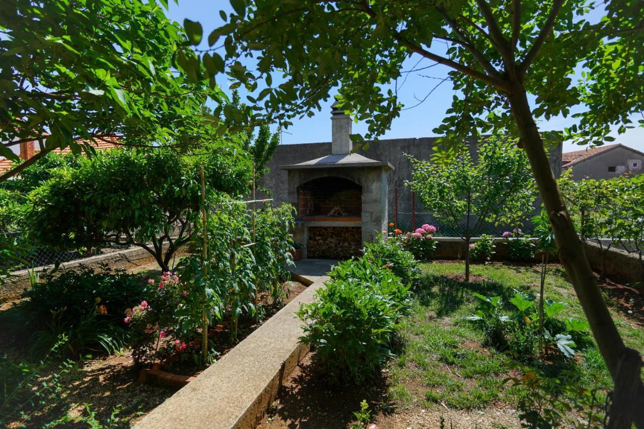 Apartment Jardin With Free Cowered Parking Zadar Exterior photo