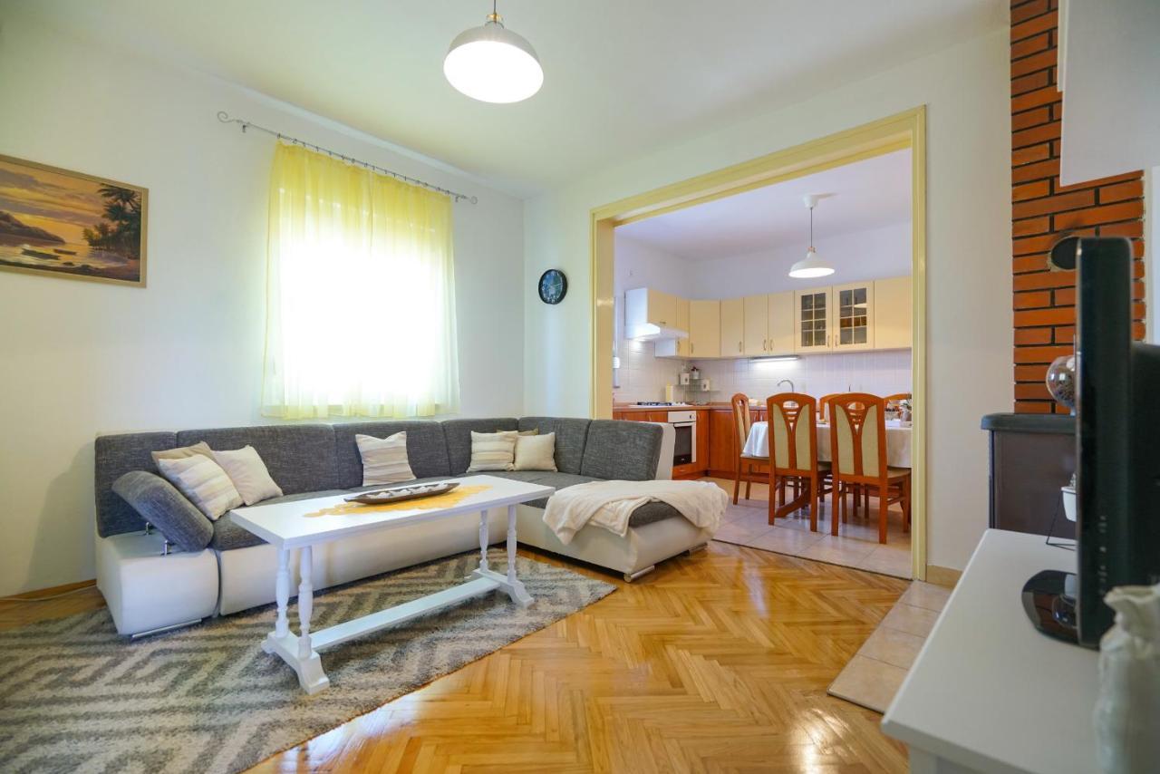 Apartment Jardin With Free Cowered Parking Zadar Exterior photo